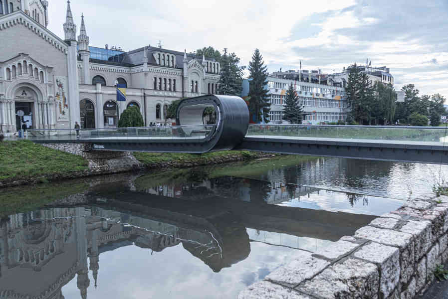 Bosnia y Herzegovina - Sarajevo 33 - puente Festina Lente.jpg